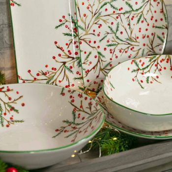 2 salátové mísy s vánočními dekoracemi v porcelánových servírovacích talířích - řeznické koště