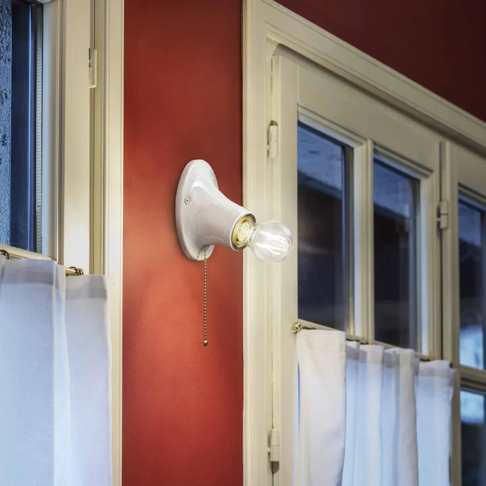 Stěny na stěnu bílé keramiky Ferroluce Terst Viadurini