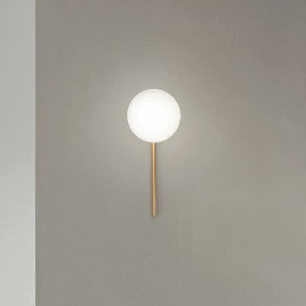 Nástěnná lampa s LED ve zlatém lakovaném kovu a foukaném skle - Ailanto Viadurini