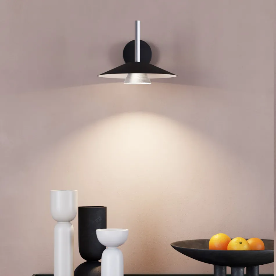 Kovová nástěnná svítidla v různých povrchových úpravách vyrobená v Itálii - Mira Viadurini