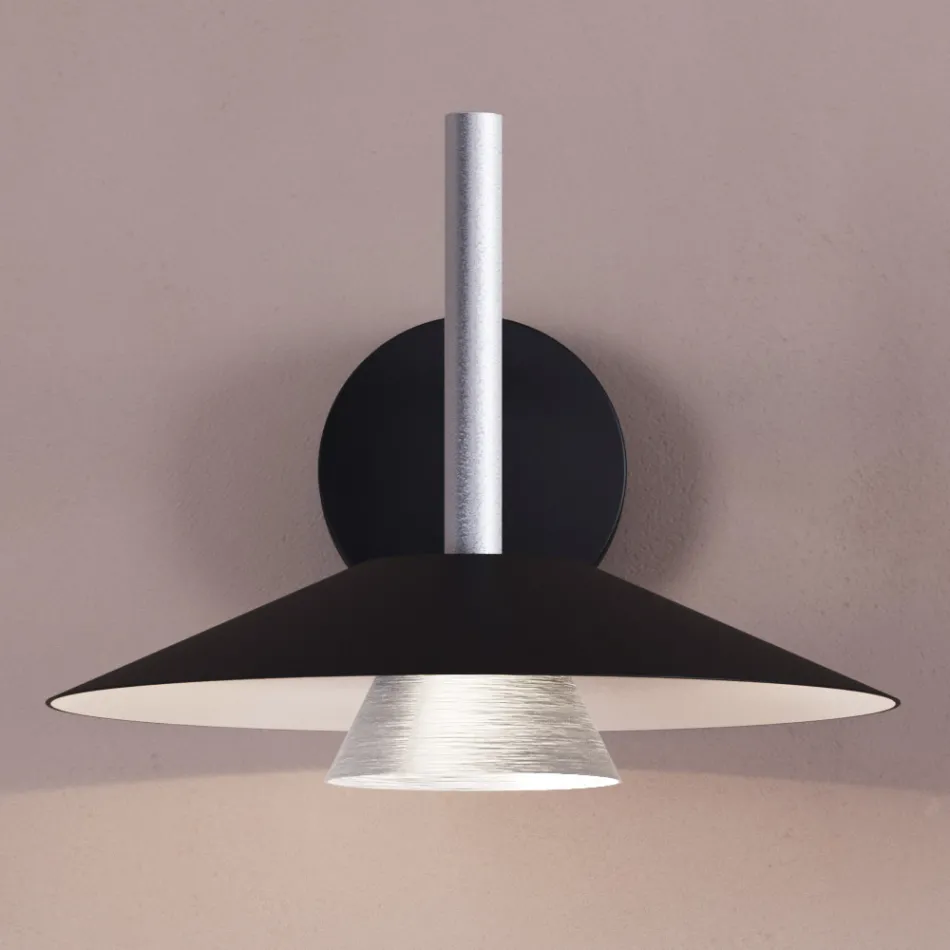 Kovová nástěnná svítidla v různých povrchových úpravách vyrobená v Itálii - Mira Viadurini