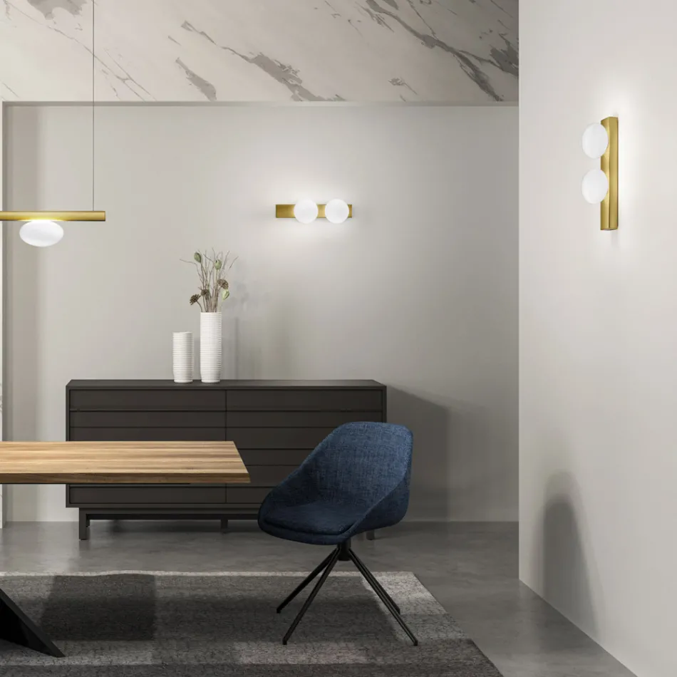 Nástěnné nebo stropní svítidlo z hliníku a bílého foukaného skla - Alma Viadurini