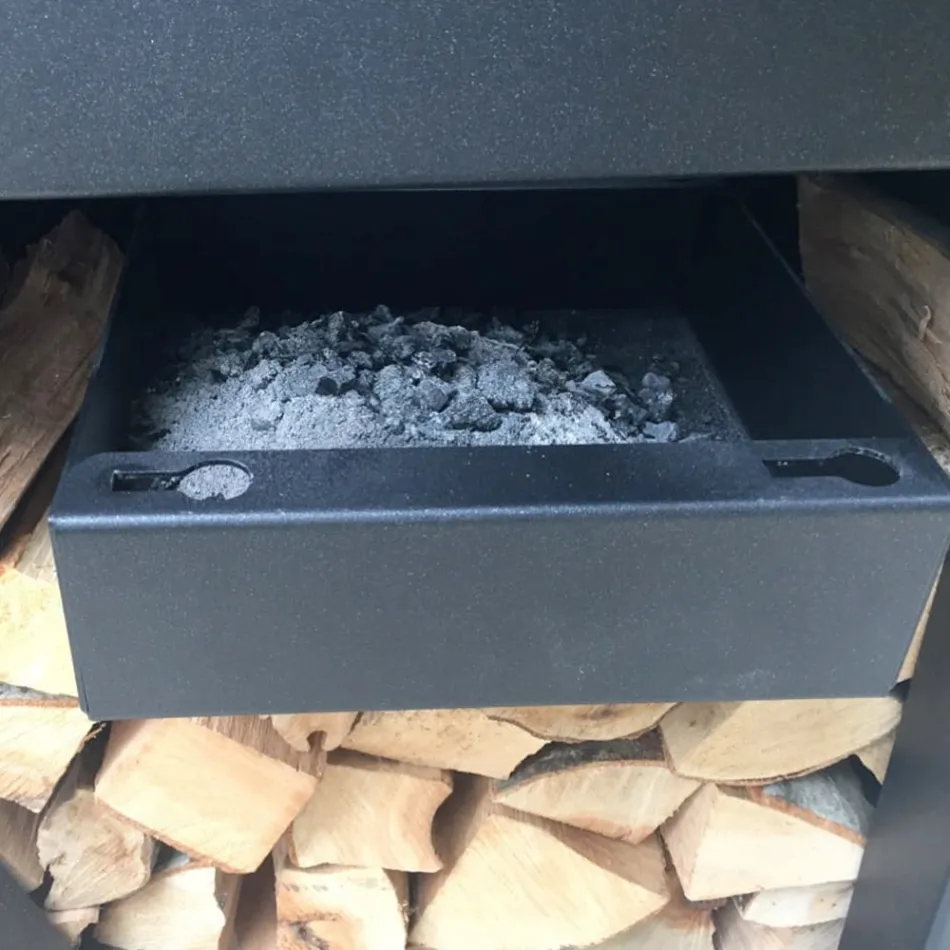 S varnou deskou a přihrádkou na dřevo - Giorgione Viadurini