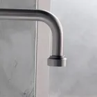 Moderní 3-otvorová umyvadlová baterie s červenými a modrými linkami Made in Italy - Quito Viadurini