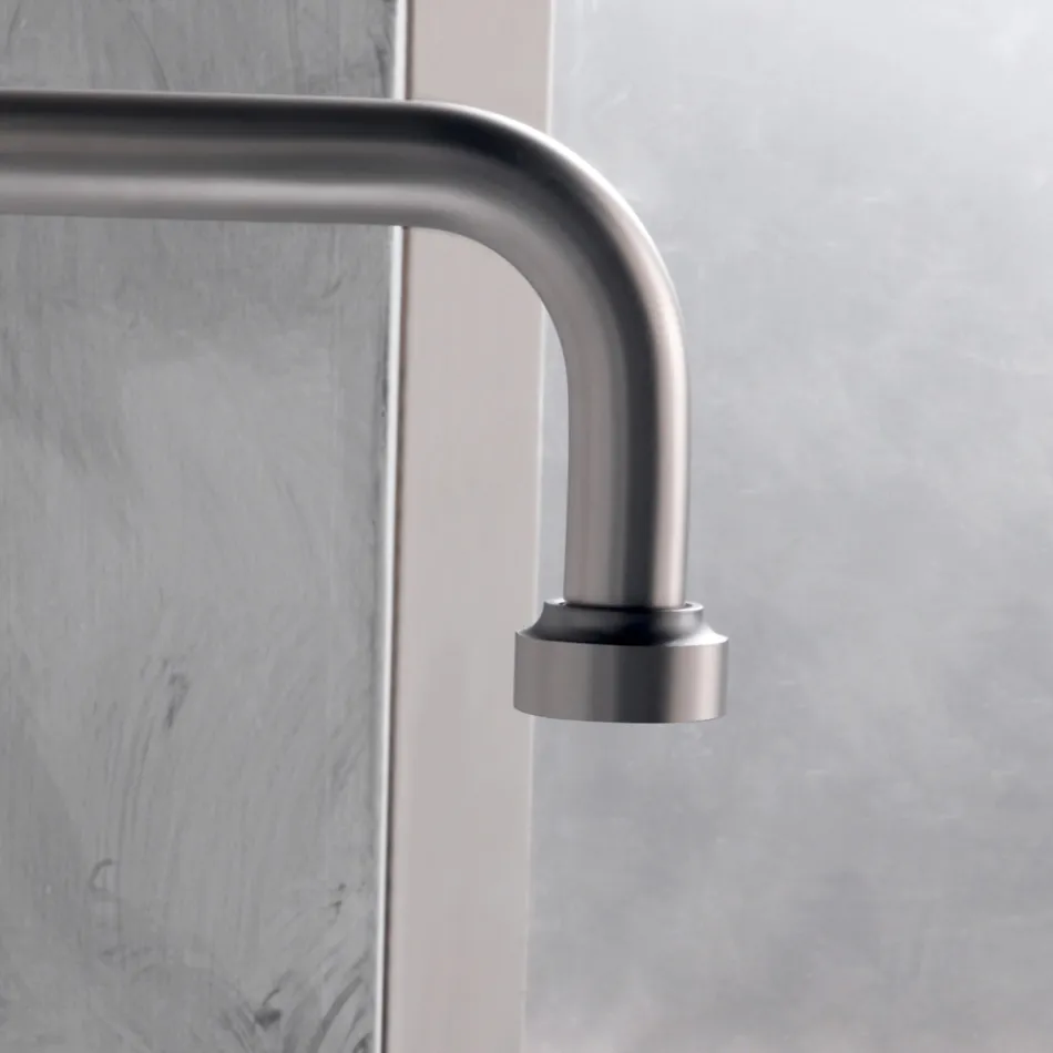 Moderní 3-otvorová umyvadlová baterie s červenými a modrými linkami Made in Italy - Quito Viadurini