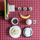 Sklo Grappa v bílém mramoru Carrara Vyrobeno v Itálii - Fergie Viadurini