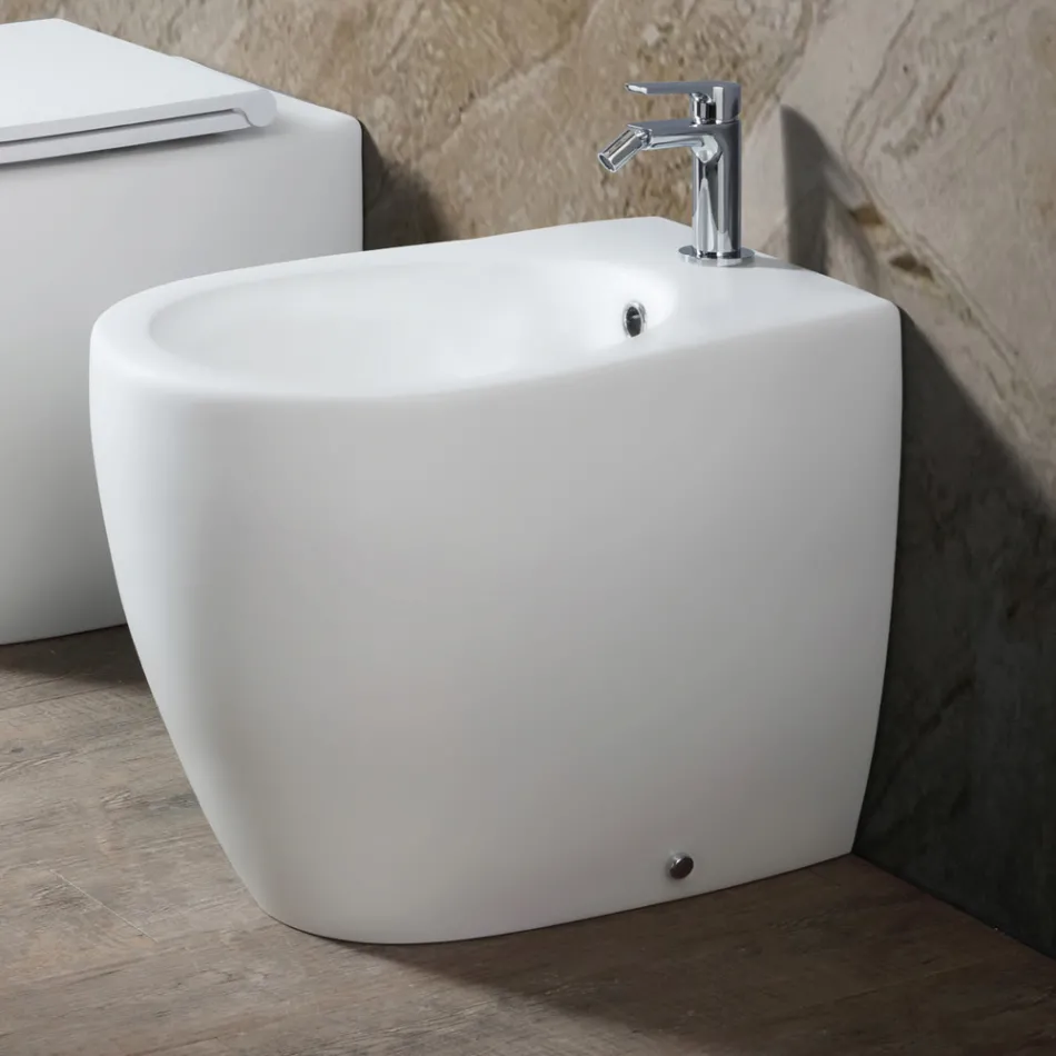 Bidet Aster montovaný na podlahu z matné keramiky ve dvou barvách a moderním designu Viadurini