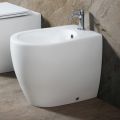 Jednootvorový bidet Aster z matné černé a bílé keramiky s moderním designem