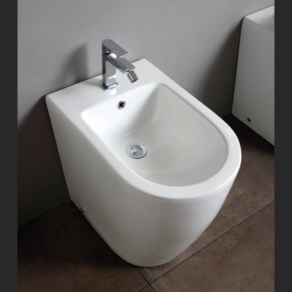 Jednootvorový bidet s posunutým odtokem z keramiky s moderním designem - Oleandro  Viadurini
