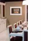 Biokrb na bílé zdi s moderním designem se skleněnou vložkou Erica Viadurini