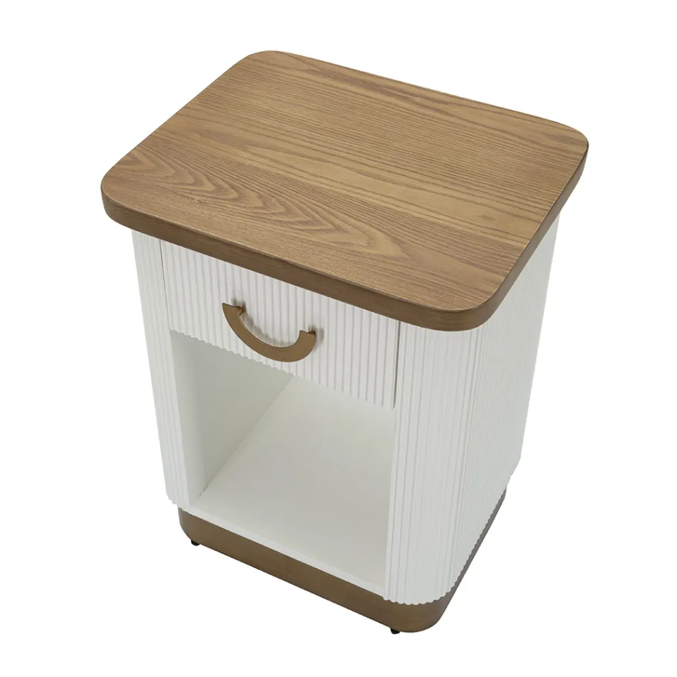 Dřevěný noční stolek zdobený reliéfními liniemi se zásuvkou a policí - Rachel Viadurini