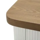 Dřevěný noční stolek zdobený reliéfními liniemi se zásuvkou a policí - Rachel Viadurini