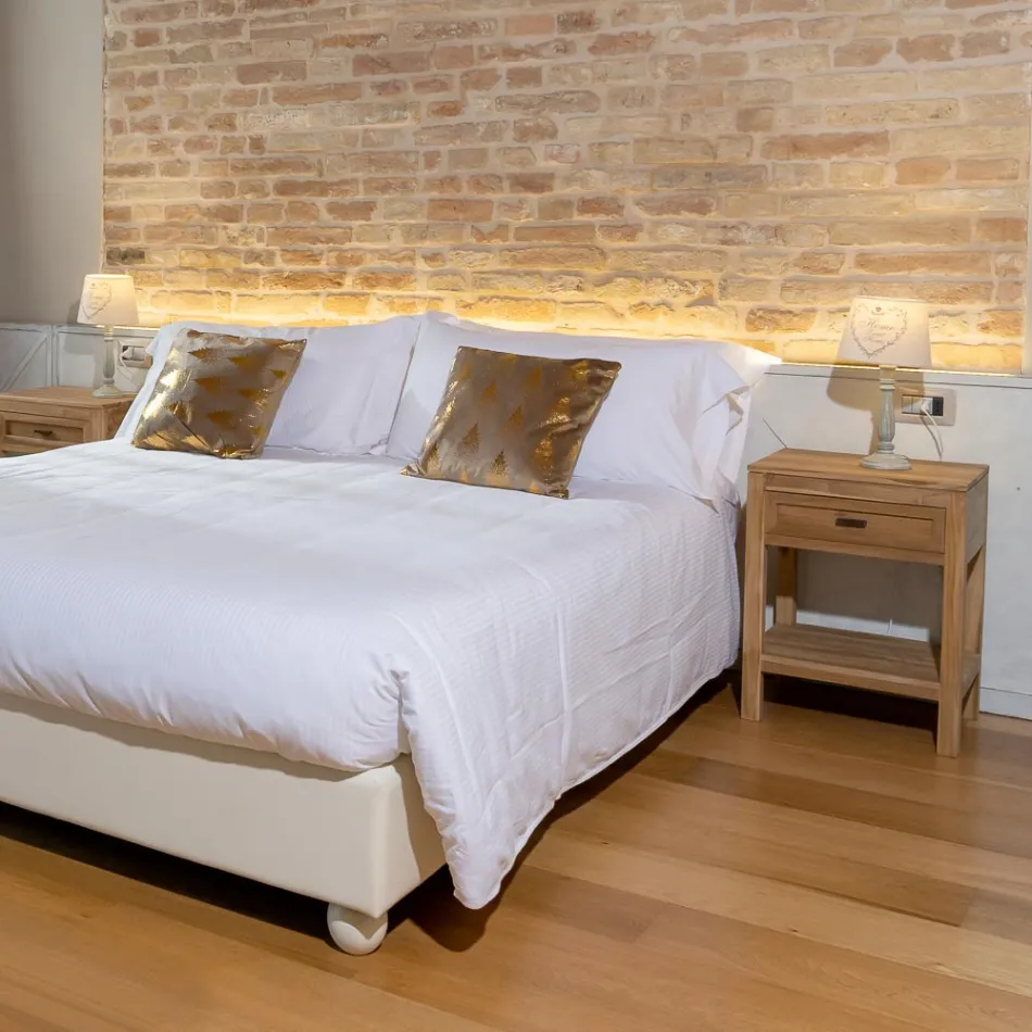 Noční stolek z masivního teakového dřeva s 1 zásuvkou - Penca Viadurini