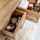 Složení 3 Koupelnový nábytek z teakového dřeva s pryskyřičným umyvadlem - Essence Viadurini
