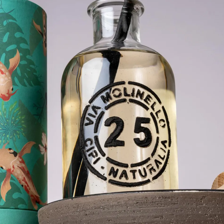 Bílá kompozice koupelny se zemní podporou a designovými doplňky - Georges Viadurini