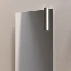 Koupelnová sestava s 1 zásuvkou, 2 dubovými policemi, umyvadlem a zrcadlem - Titan Viadurini