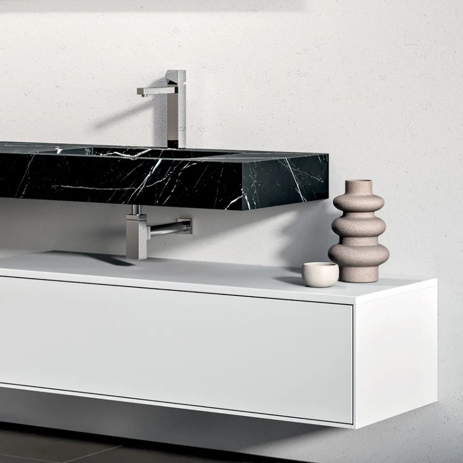 Koupelnová sestava s 1 bílou zásuvkou, zrcadlem a policí Marquina HPL - Velaria Viadurini