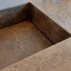 Koupelnová sestava se 2 zásuvkami a 2 otevřenými přihrádkami, zrcadlem a umyvadlem - Magnolia Viadurini