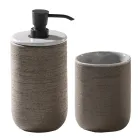 Šedá kompozice koupelny se zrcadlem, teakovou skříňkou a doplňky - Patryk Viadurini