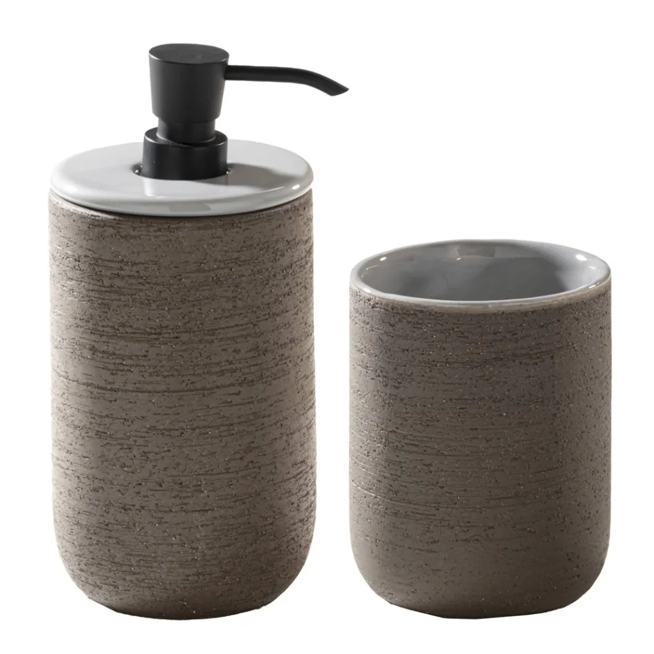 Šedá kompozice koupelny se zrcadlem, teakovou skříňkou a doplňky - Patryk Viadurini