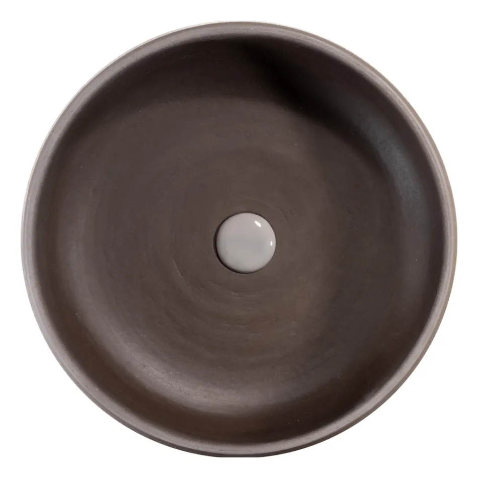 Šedá kompozice koupelny s kulatým zrcadlem a různými doplňky - Maryse Viadurini