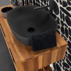 Černá kompozice koupelny s teakovou skříňkou a kvalitními doplňky - Sylviane Viadurini