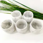 Složení 2 sklenic v bílém mramoru Carrara vyrobené v Itálii - Dolla Viadurini