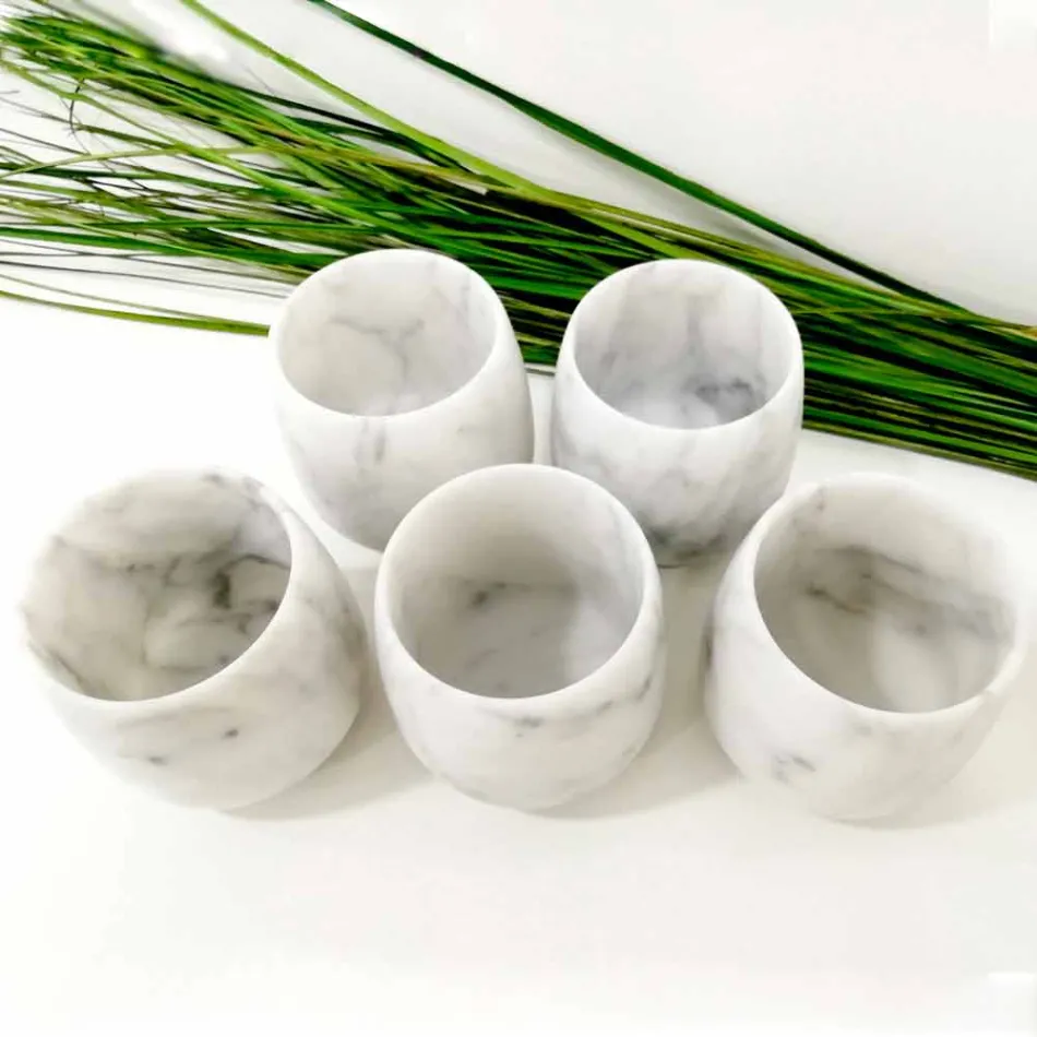 Složení 2 sklenic v bílém mramoru Carrara vyrobené v Itálii - Dolla Viadurini