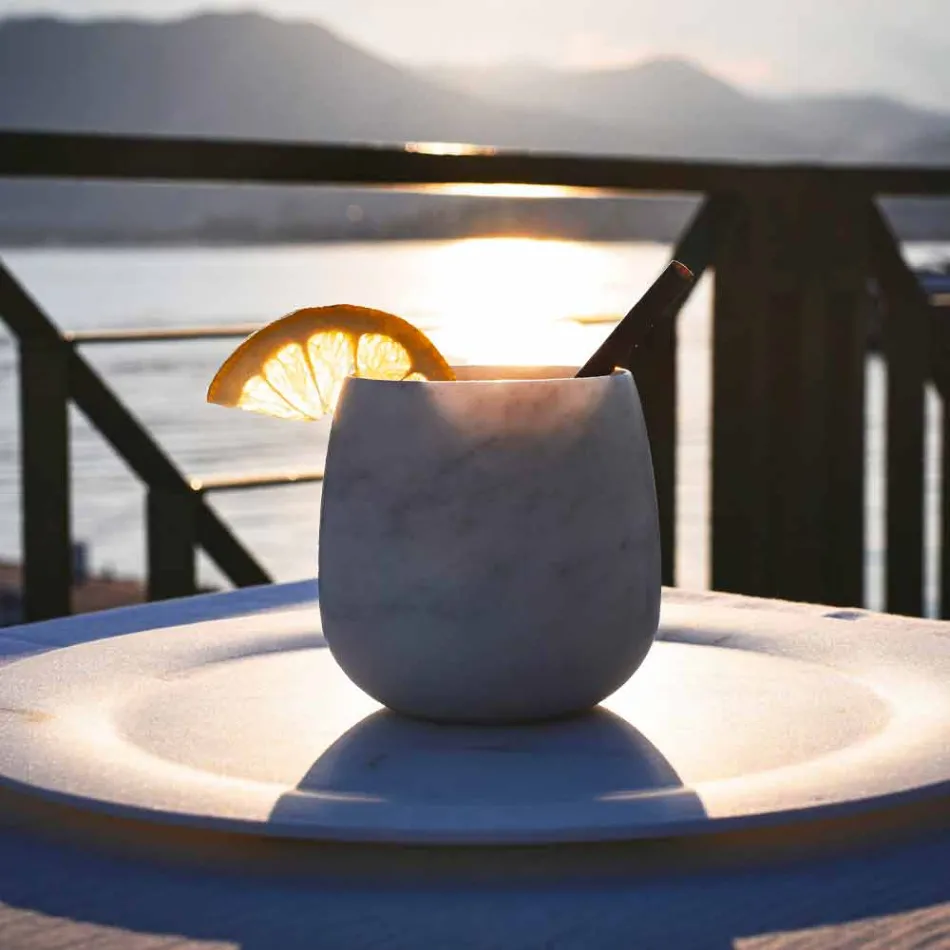 Složení 2 sklenic v bílém mramoru Carrara vyrobené v Itálii - Dolla Viadurini