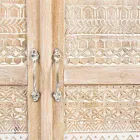 Vysoký příborník v ručně zdobeném dřevě s mosaznými madly Homemotion - Zotto Viadurini