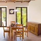 Příborník v klasickém designu v rustikálním provedení z masivního akáciového dřeva - Malajsko Viadurini