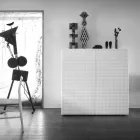 Design příborník 2 dveře bílá, černá nebo zlatá vzor Flora Viadurini