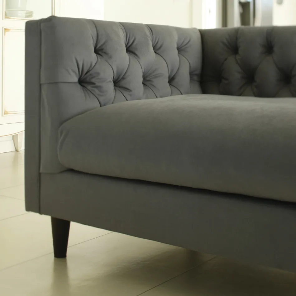 Pohovka do obývacího pokoje s dřevěnou konstrukcí a nohami Made in Italy - Comico Viadurini