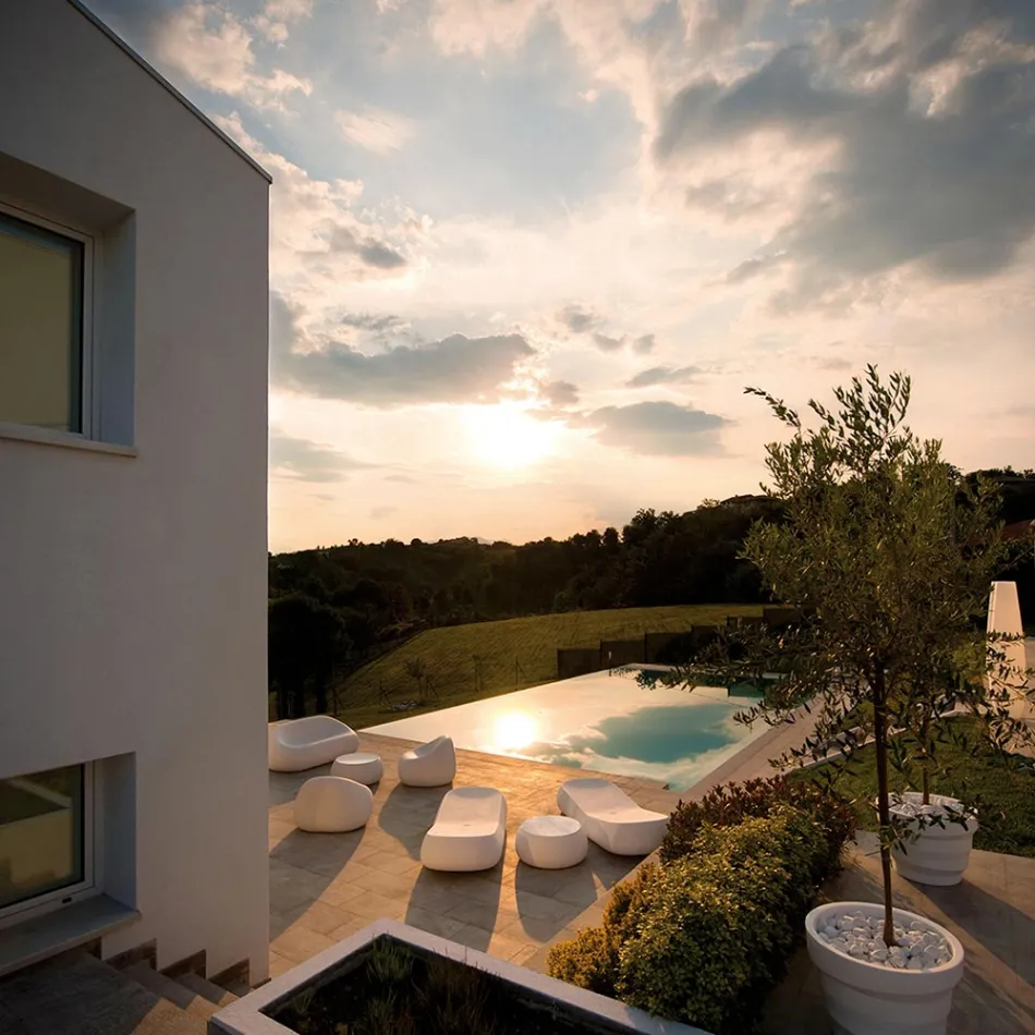 Moderní venkovní pohovka z polyetylenu v designu Made in Italy - Ervin Viadurini