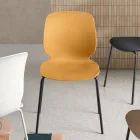 Dvě židle z polypropylenu a lakovaného kovu v několika barvách - Dorica Viadurini