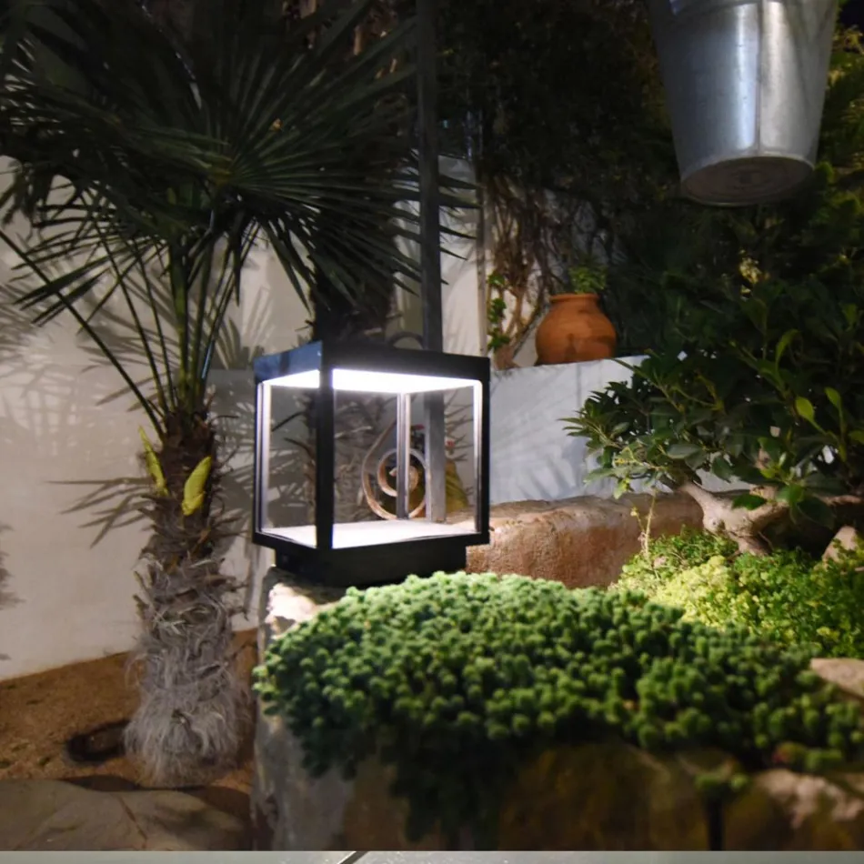 Přenosné solární LED bodové světlo v bílé, černé nebo Corten Aluminium - Bettina Viadurini