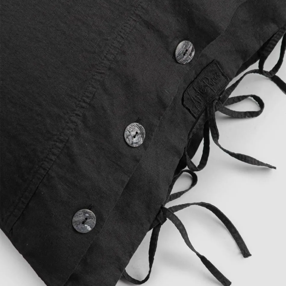 Obdélníkový povlak na polštář v bílé nebo černé povlečení s knoflíky a tkaničkami - Agora Viadurini