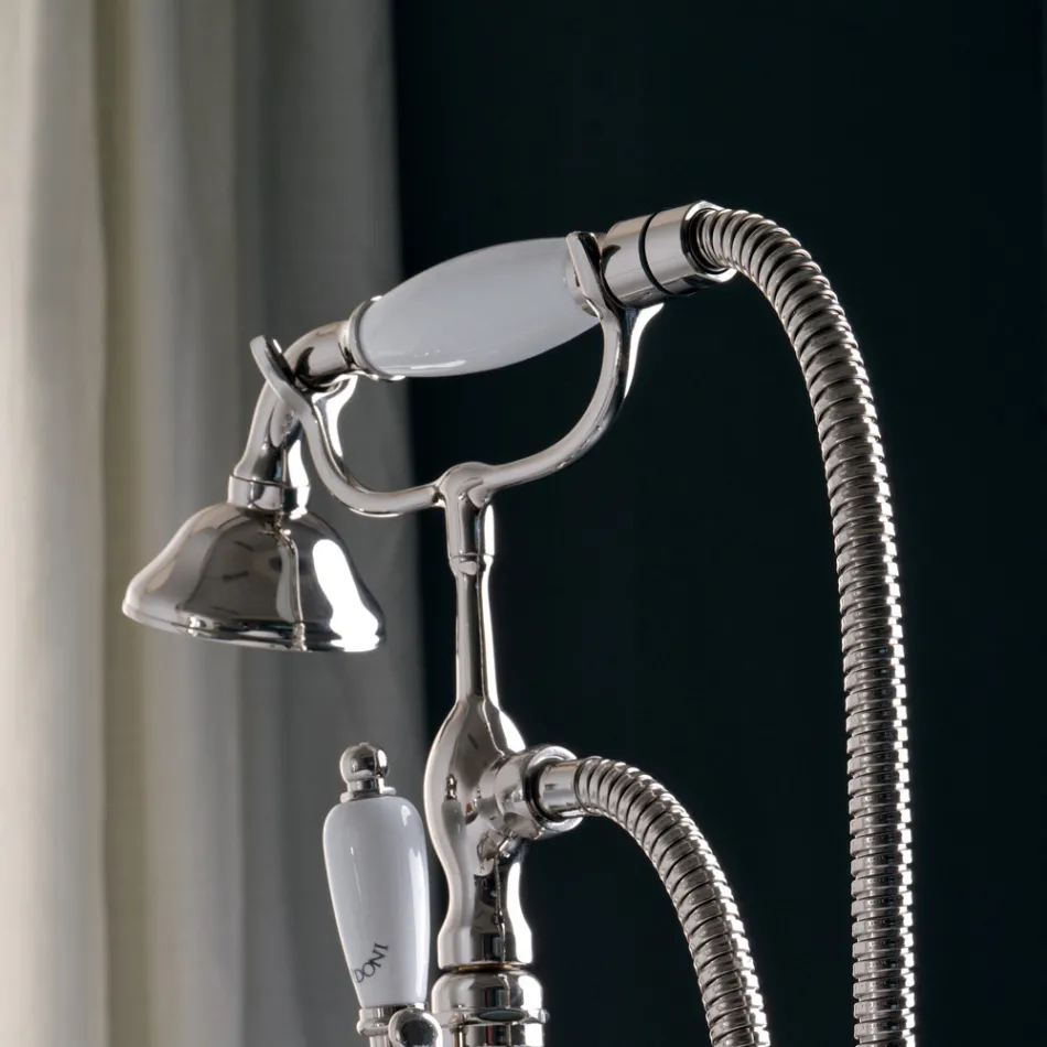 Podlahová vana s držákem ručníků a ruční sprchou Made in Italy - Turín Viadurini