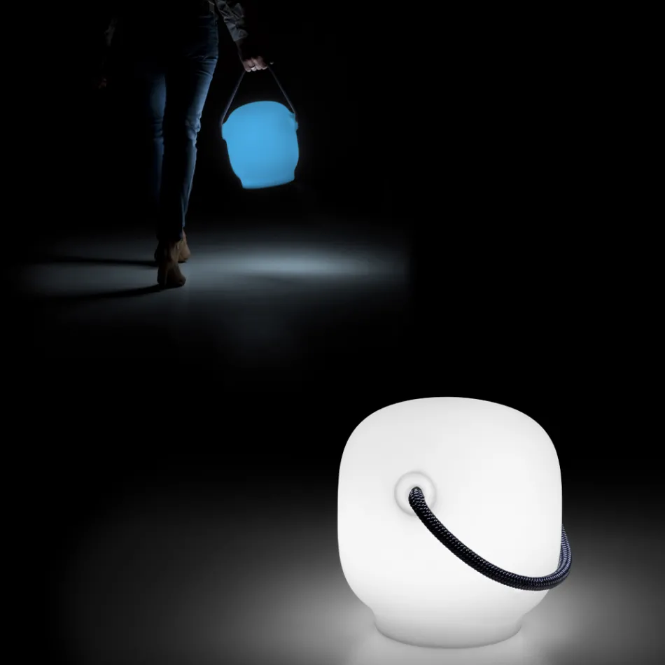 Zahradní lampa z polyetylenu s rukojetí vyrobená v Itálii - Galicie Viadurini