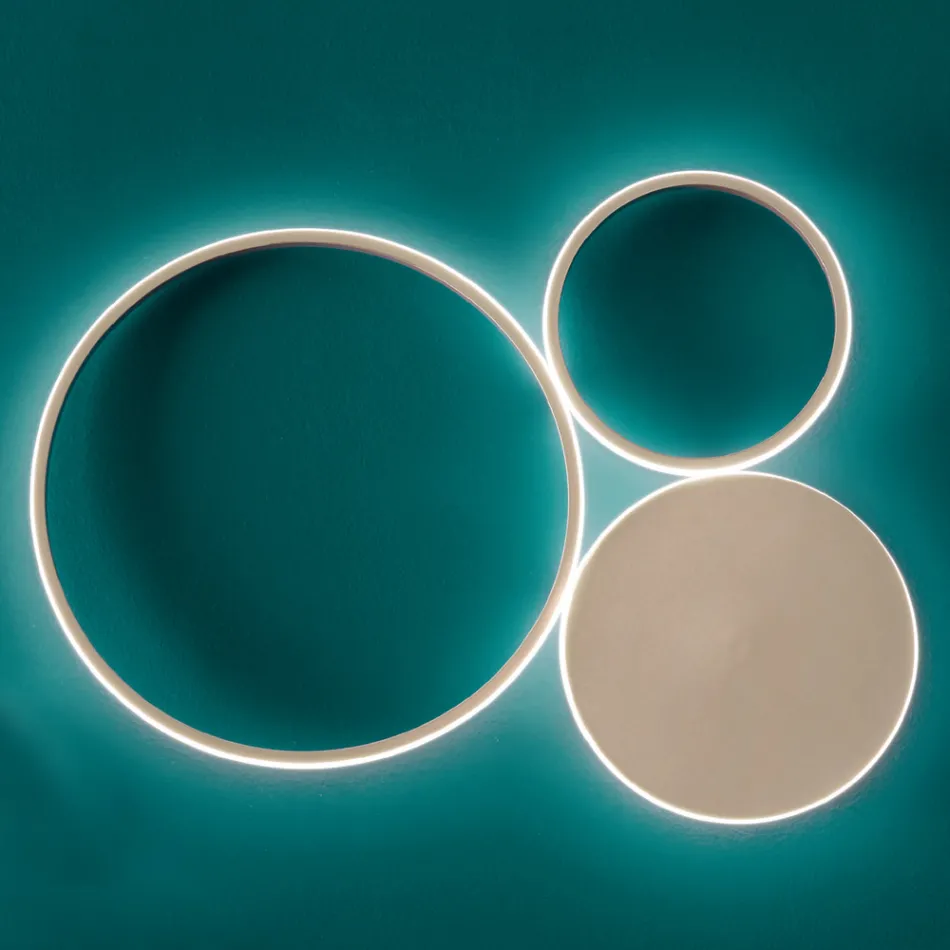 Nástěnná lampa z lakovaného kovu s moderním designem LED - Punto Viadurini