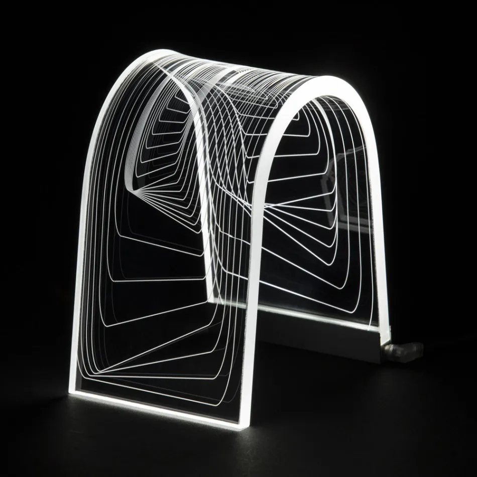 Transparentní stolní lampa z akrylového křišťálu s rytým zdobením - Bertella Viadurini