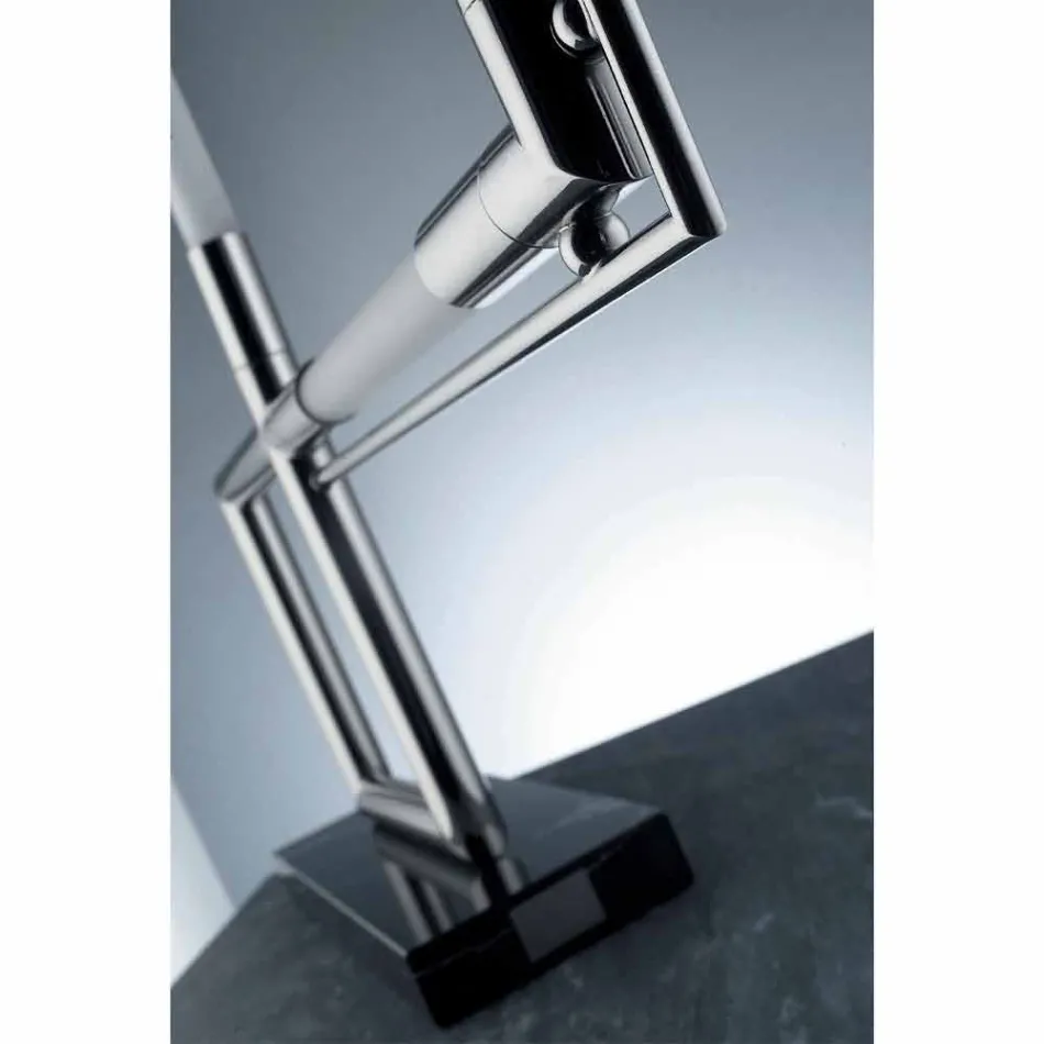 Stolní lampa z mosazi a pryskyřice s mramorovou základnou vyrobená v Itálii - Quizza Viadurini