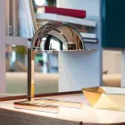 Stolní lampa v mosazi se zlatým nebo palladiovým povrchem vyrobená v Itálii - Adana Viadurini