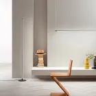 Stojací lampa z černého lakovaného kovu s LED světlem - oranžová Viadurini