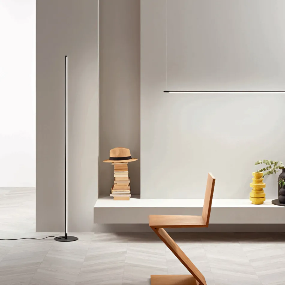 Stojací lampa z černého lakovaného kovu s LED světlem - oranžová Viadurini