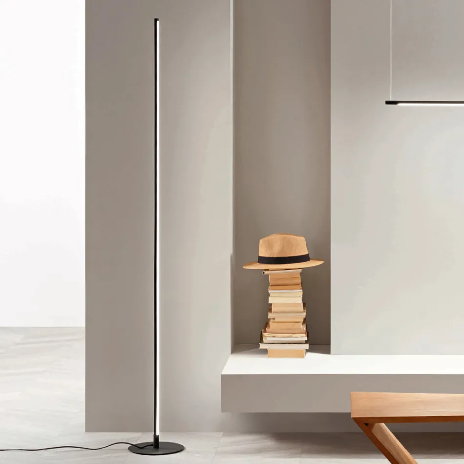 Stojací lampa z černého lakovaného kovu s LED světlem - oranžová Viadurini