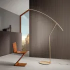 Stojací lampa z kovu lakovaná v různých barvách a stmívatelná LED - javor Viadurini