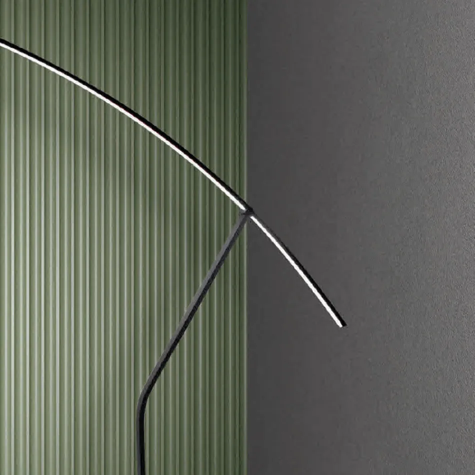 Stojací lampa z kovu lakovaná v různých barvách a stmívatelná LED - javor Viadurini