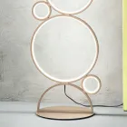 Moderní stojací LED lampa ve zlatém nebo stříbrném lakovaném kovu - Punto Viadurini