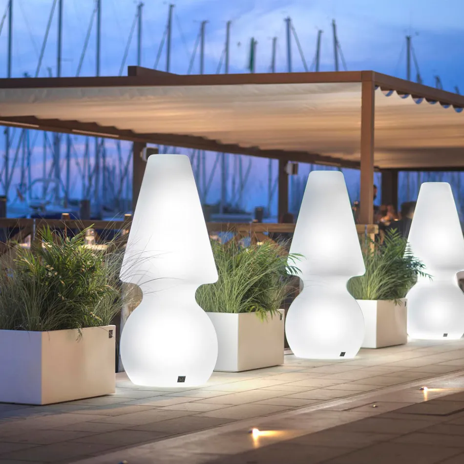 Venkovní stojací lampa Alvarez s LED světlem z polyethylenu vyrobená v Itálii Viadurini